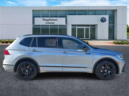 2023 Volkswagen Tiguan SE R-Line Black