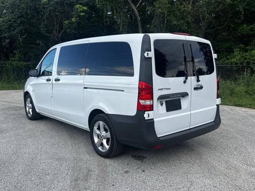 2023 Mercedes-Benz Metris Passenger