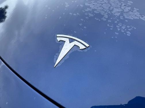 Blue 2022 Tesla Model Y Long Range