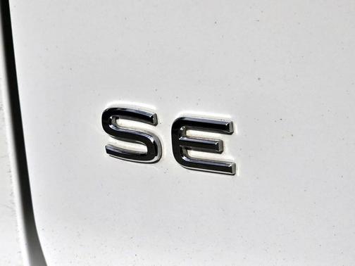 Pure White 2023 Volkswagen Atlas Cross Sport 2.0T SE w/Technology