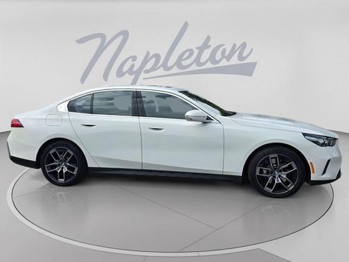 Alpine White 2026 BMW 530 530i xDrive