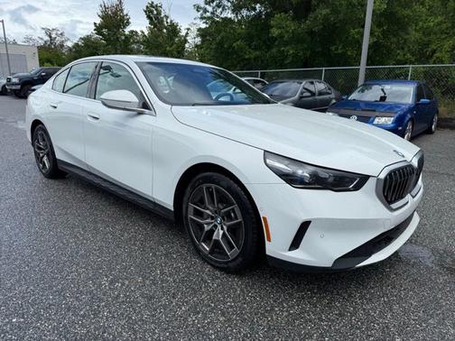 Alpine White 2026 BMW 530 530i xDrive