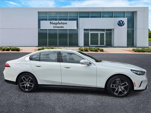 Alpine White 2026 BMW 530 530i xDrive