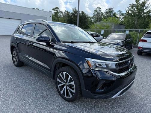 Black 2024 Volkswagen Taos SE