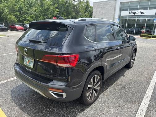 Black 2024 Volkswagen Taos SE