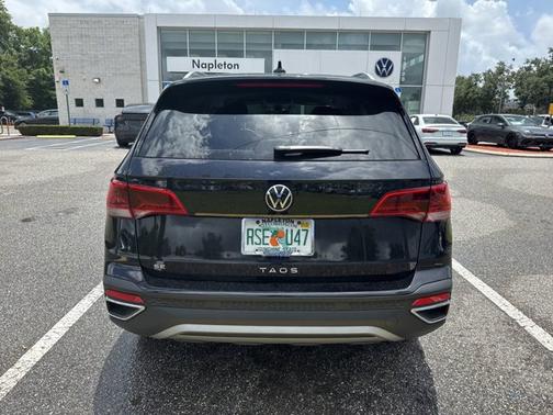 Black 2024 Volkswagen Taos SE