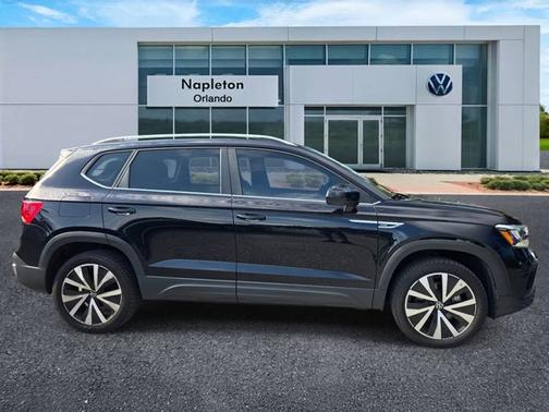 Black 2024 Volkswagen Taos SE
