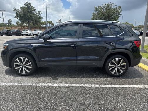Black 2024 Volkswagen Taos SE