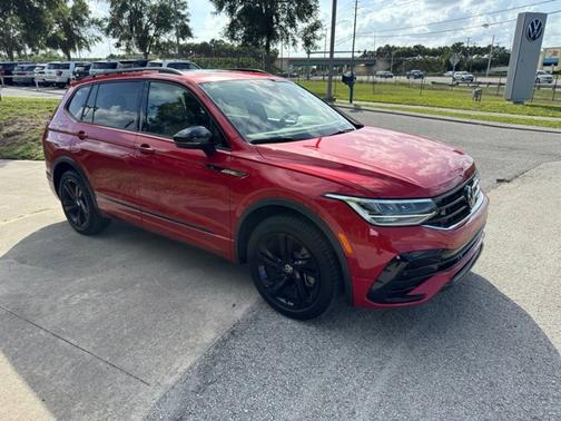 Kings Red Metallic 2024 Volkswagen Tiguan SE R-Line Black