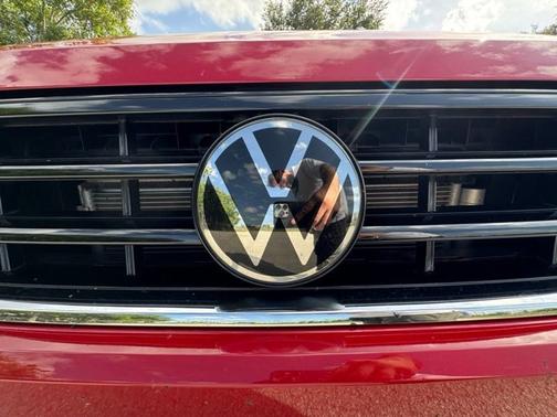 Kings Red Metallic 2024 Volkswagen Tiguan SE R-Line Black