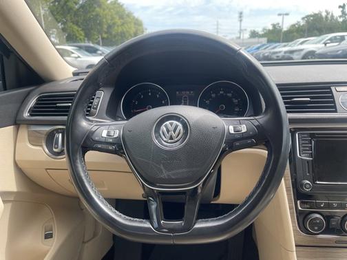 2017 Volkswagen Passat 1.8T SE