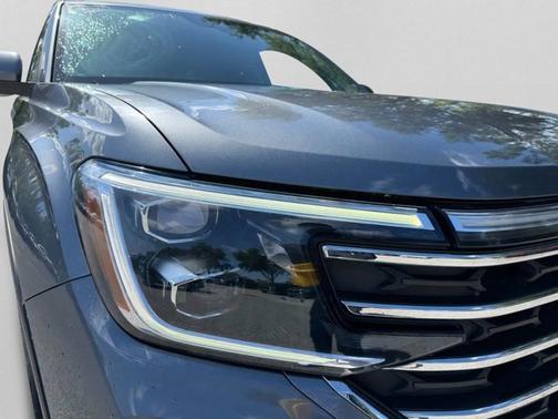 Pure Gray 2024 Volkswagen Atlas 2.0T SE w/Technology
