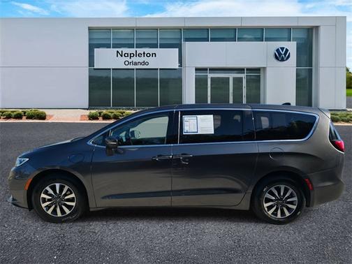 2023 Chrysler Pacifica Hybrid Touring L