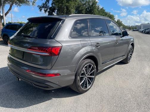 2021 Audi Q7 Premium Plus