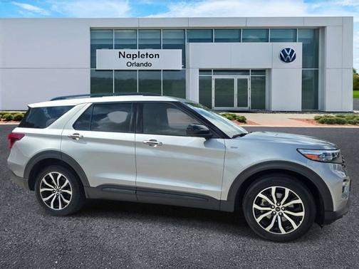 Iconic Silver Metallic 2023 Ford Explorer ST-Line