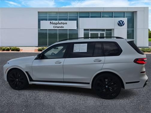 2023 BMW X7 M60i