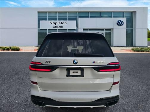 2023 BMW X7 M60i
