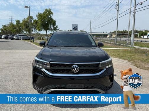 Deep Black 2022 Volkswagen Taos SE