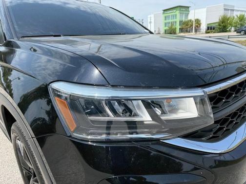 2022 Volkswagen Taos SE