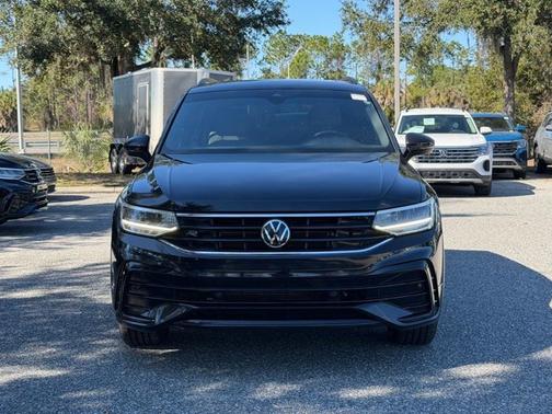 2022 Volkswagen Tiguan SE R-Line Black