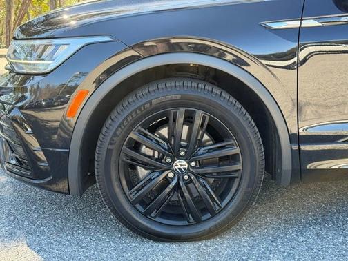 2022 Volkswagen Tiguan SE R-Line Black
