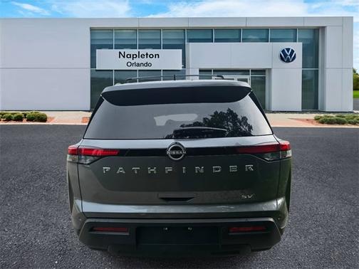 2024 Nissan Pathfinder SV