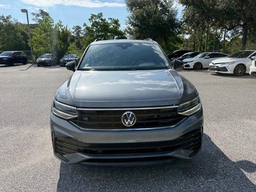 Platinum Gray Metallic 2023 Volkswagen Tiguan SE R-Line Black