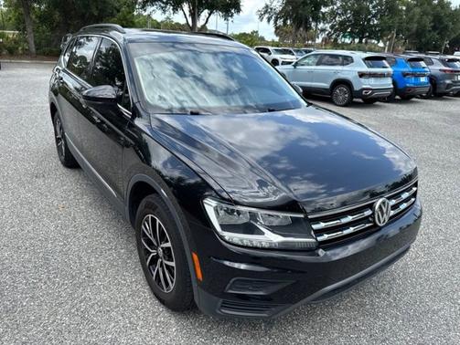 Deep Black Pearl 2021 Volkswagen Tiguan 2.0T SE