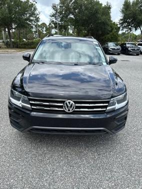 Deep Black Pearl 2021 Volkswagen Tiguan 2.0T SE