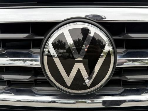 2023 Volkswagen Atlas Cross Sport 2.0T SE w/Technology