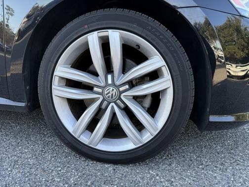 2017 Volkswagen Passat 1.8T SE w/Technology