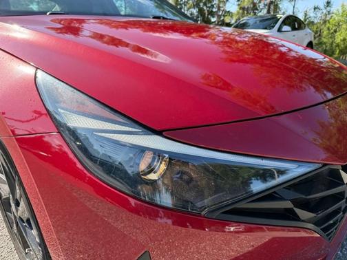 Scarlet Red Pearl 2022 Hyundai ELANTRA SEL