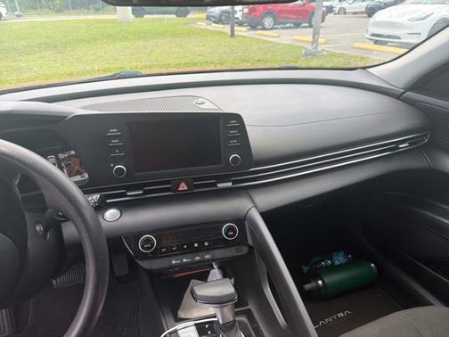 Scarlet Red Pearl 2022 Hyundai ELANTRA SEL
