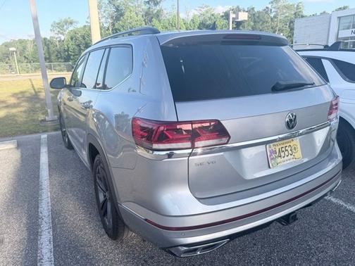 Silver Metallic 2021 Volkswagen Atlas 3.6L V6 SE w/Technology R-Line