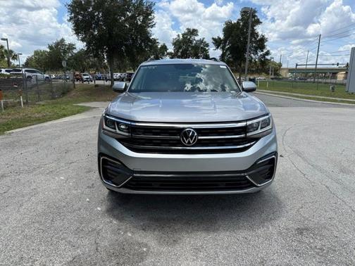 Silver Metallic 2021 Volkswagen Atlas 3.6L V6 SE w/Technology R-Line