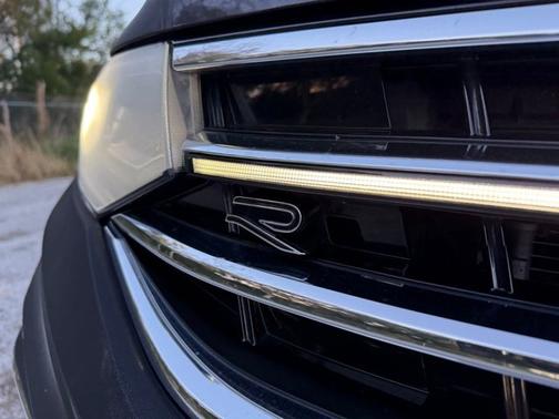 2022 Volkswagen Tiguan SEL R-Line