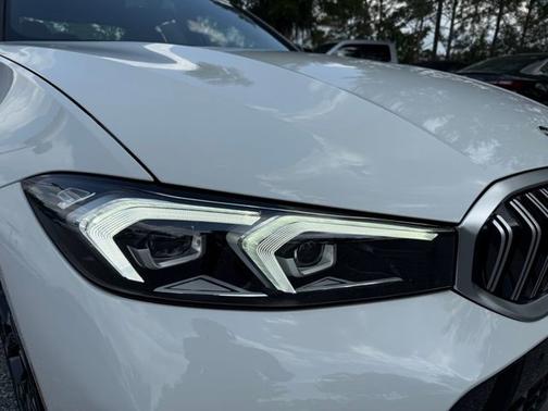 Alpine White 2025 BMW 330 330i xDrive