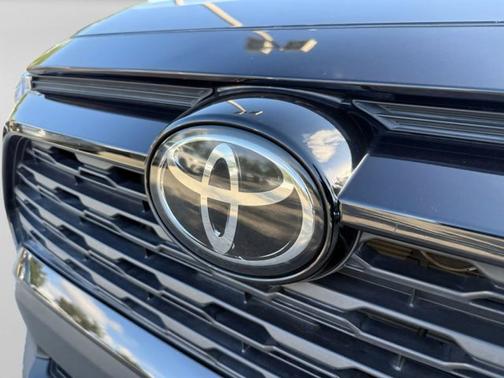 Midnight Black Metallic 2019 Toyota RAV4 XLE
