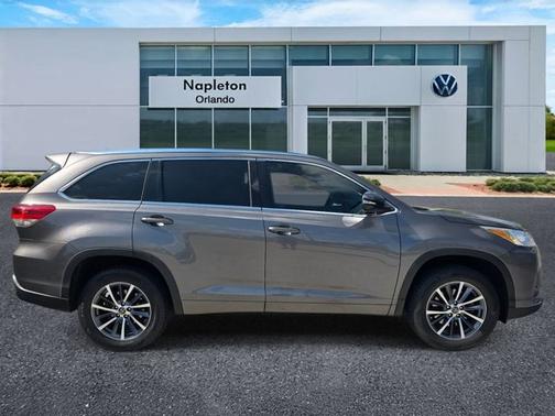 Predawn Gray Mica 2017 Toyota Highlander XLE