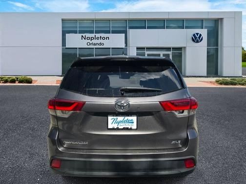 Predawn Gray Mica 2017 Toyota Highlander XLE