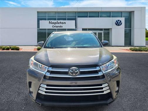 Predawn Gray Mica 2017 Toyota Highlander XLE