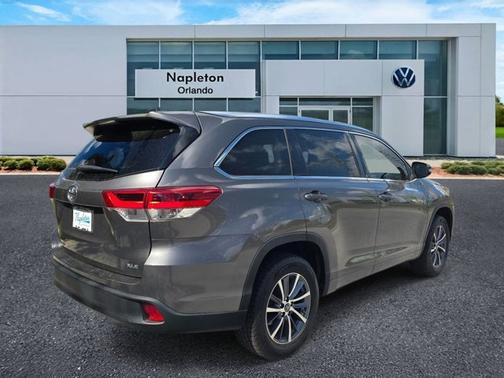 Predawn Gray Mica 2017 Toyota Highlander XLE