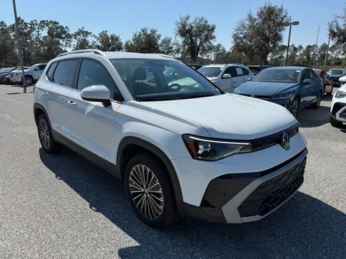 2025 Volkswagen Taos SE