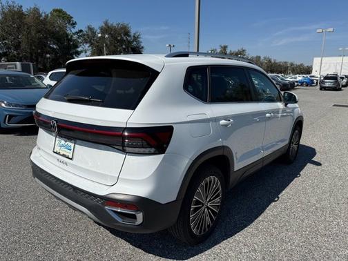 2025 Volkswagen Taos SE