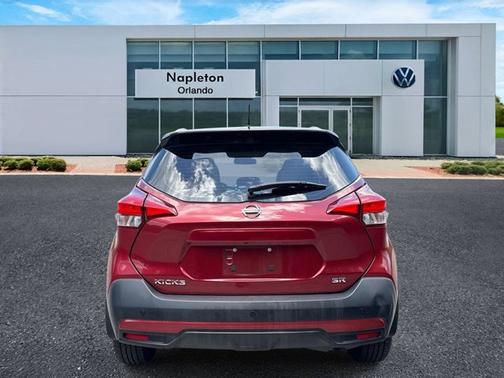 Cayenne Red/Super Black 2019 Nissan Kicks SR