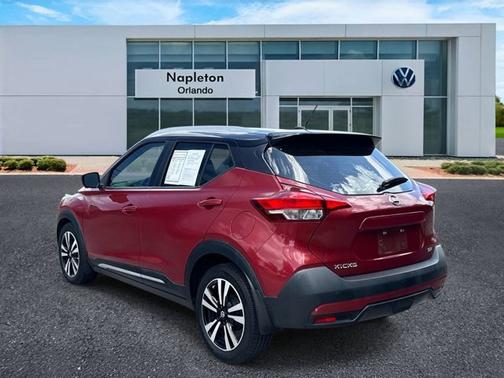 Cayenne Red/Super Black 2019 Nissan Kicks SR