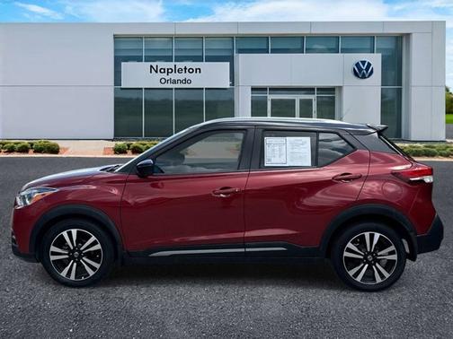 Cayenne Red/Super Black 2019 Nissan Kicks SR