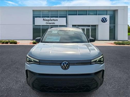 2025 Volkswagen Taos SE Black