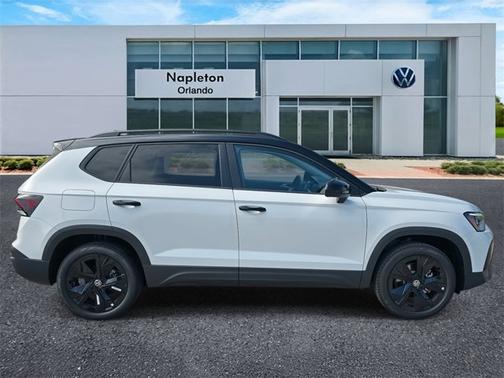2025 Volkswagen Taos SE Black