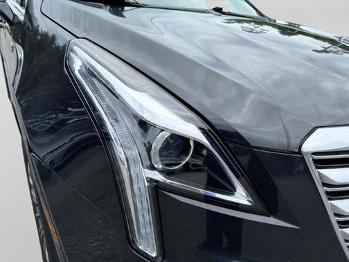 Manhattan Noir Metallic 2019 Cadillac XT5 Luxury
